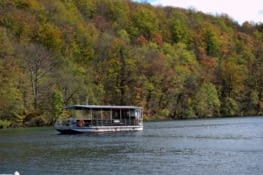 Le bateau pour rejoindre une rive à l'autre , Une traversée comprise dans l'entrée du parc
