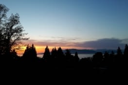 On s'habitue aux couchers de soleil sur la mer