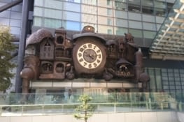 Horloge sortie tout droit du monde de Ghibli