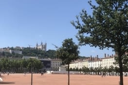 Vieux Lyon depuis la place Bellecour