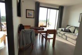 salon avec chambre a gauche