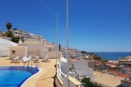 Piscine de la résidence, vue mer