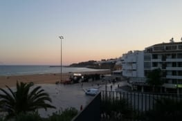 ALBUFEIRA, sa côte magnifique, vue de l'escalator.