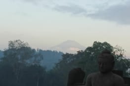 Volcan Mérapi depuis Borobudur