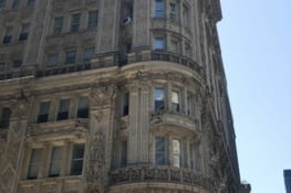 Bel immeuble en remontant Broadway