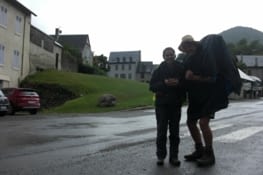 Arrivée sous la pluie