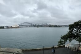 Le célèbre Opéra de Sydney, avec le pont Harbour Bridge