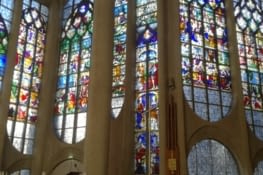 l'interieur de l'église Jeanne d'Arc