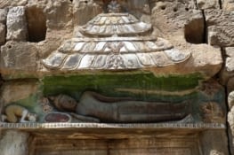 Bouddha couché sur les linteaux