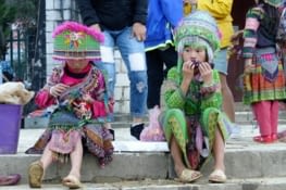 Ces jolis petits minois en costume traditionnel
