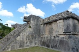 Le temps de s'imaginer dans les pas de nos ancêtres, les Mayas.