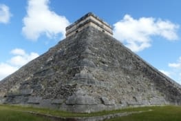 Chichén Itzá est une ancienne ville maya, classée au patrimoine mondial de l'UNESCO.