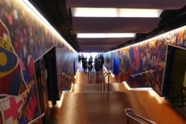 L'entrée au terrain, la fameuse où les plus grands sont passés...