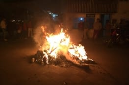 Feu de poupées en papier mâché, il y en avait au 4 coins de la rue