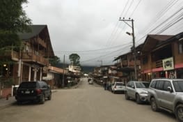 Rue centrale de Mindo