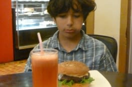 beef burger et watermelon juice