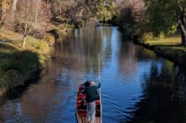 Un gondolier dans le park