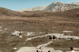 Déjeuner au milieu des montagnes