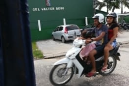 Nous sommes montés à trois comme sur la photo mais parfois ils peuvent monter à cinq =O