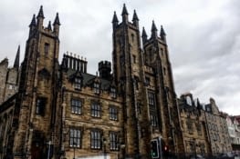 L'Université dont l'entrée principale est ouverte au public