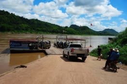 Traversée du Mékong / Across the Mekong River