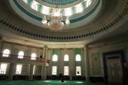 L'intérieur de la mosquée / Inside the Central Mosque