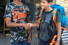 Et les adieux des copains ...