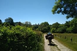 Le chemin s'ouvre devant nous
