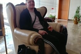 Acceuilli comme des rois avec un verre de jus Liddl