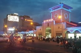 L'entrée du grand marché d'HCM