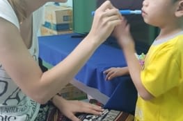 Solene tente une approche envers Minh Khoi