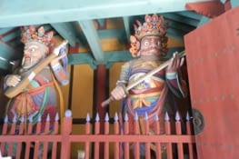 Deux des quatre grands rois célestes, gardiens des points cardinaux dans le bouddhisme chinois