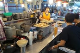 Pour le déjeuner, rien de tel que de laisser son estomac nous mener vers le droit chemin !