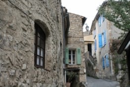 Ruelle parfois sans ses boutiques