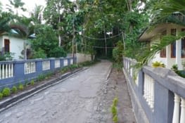 Unique route le long de la côte de Bunaken