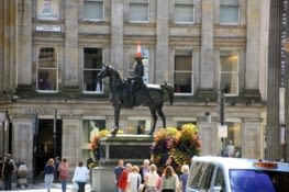 Une statue bien coiffée