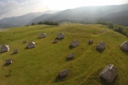 Les chalets où nous faisons étape en pleine montagne...