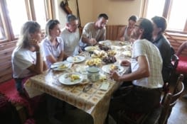 Déjeuner chez les bergers sur les hauts-plateaux