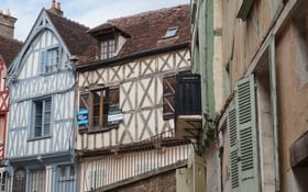 Auxerre et Le Chateau de Guénelon
